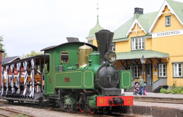 Tåget till Ångbåtsstationen före avgång från Mariefred